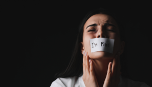 Jak wygląda rola pokrzywdzonego w postępowaniu karnym?